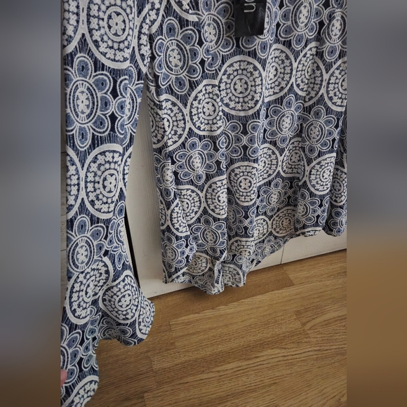 Womans long sleeve shirt NWT - Picture 2 of 5